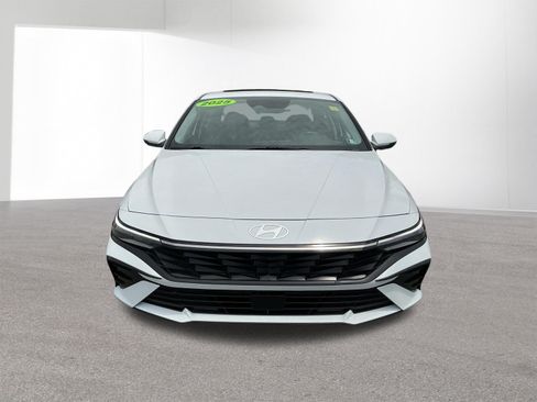 Used 2025 Hyundai Elantra Limited FWD image 8