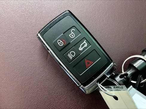 Used 2023 Land Rover Range Rover SE image 14