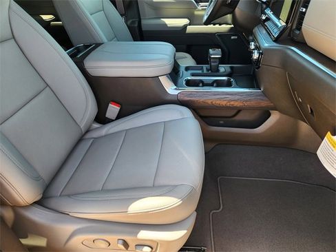 New 2026 GMC Sierra 1500 SLT image 11