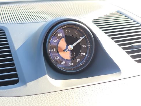 Certified 2025 Porsche Cayenne Coupe image 29