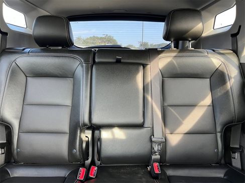 Used 2024 GMC Terrain SLT image 39