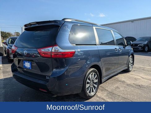 Used 2018 Toyota Sienna XLE Premium image 4