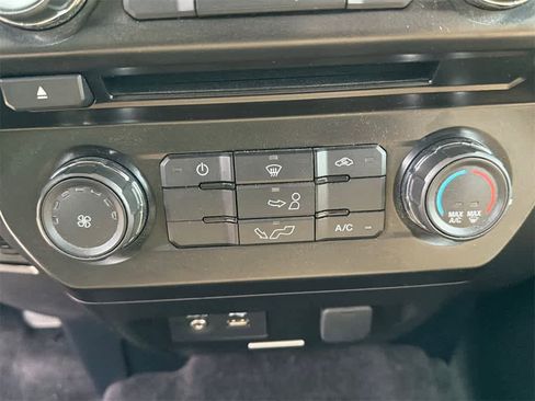 Used 2015 Ford F150 XLT image 27