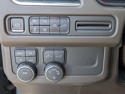 Used 2022 Chevrolet Suburban LT w/ Luxury Package image 27