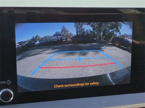 Used 2023 Toyota Prius XLE image 19