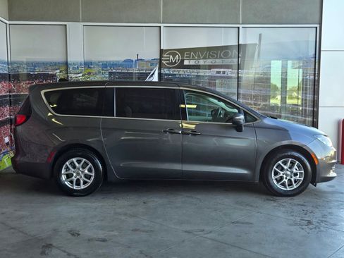 Used 2023 Chrysler Voyager LX FWD image 4