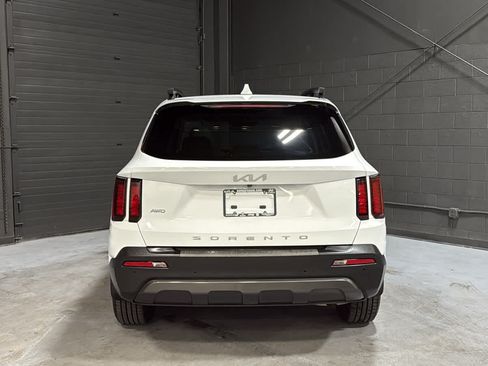 Used 2022 Kia Sorento S w/ Panoramic Sunroof Package AWD/4WD image 5