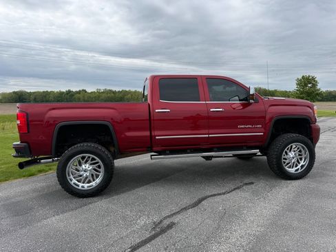 Used 2018 GMC Sierra 2500 Denali w/ Duramax Plus Package AWD/4WD image 5