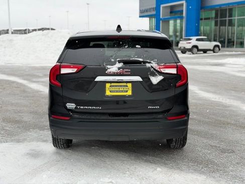 Used 2024 GMC Terrain SLE image 9