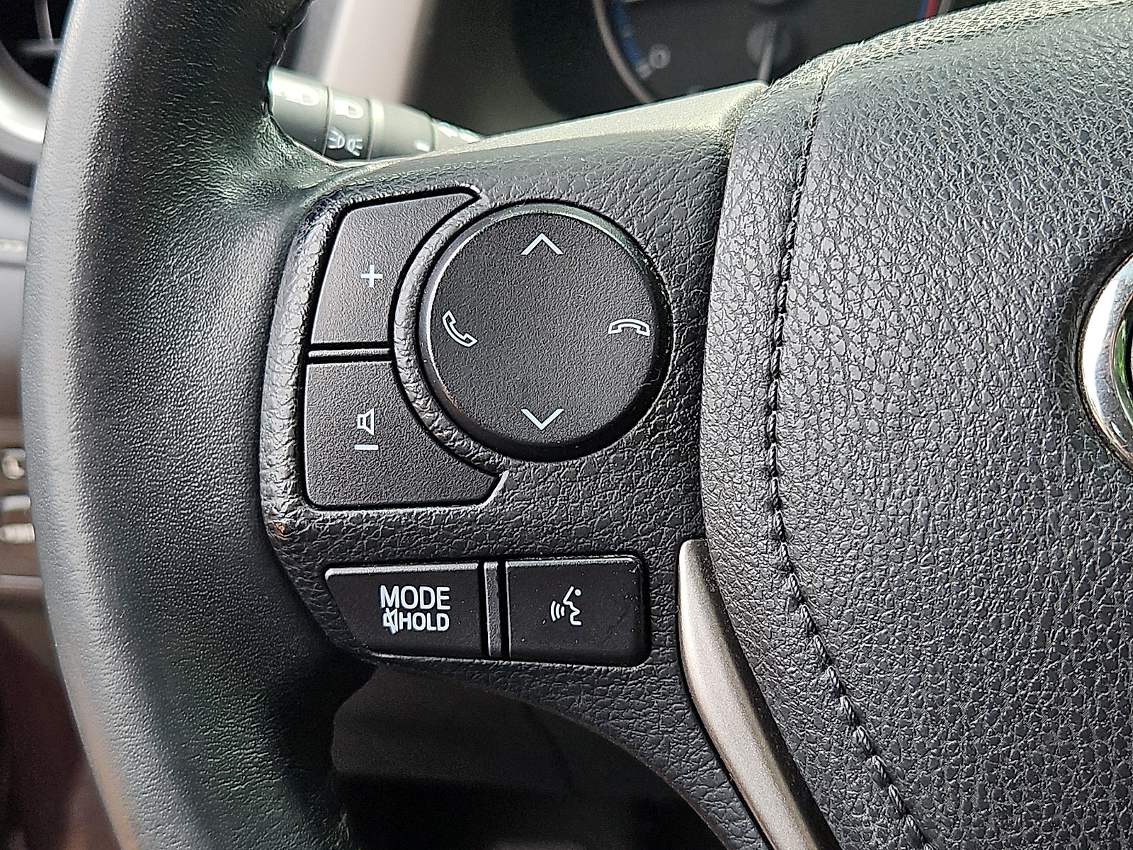 Used 2017 Toyota RAV4 XLE AWD/4WD image 23