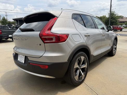 Used 2025 Volvo XC40 B5 Plus AWD/4WD image 7