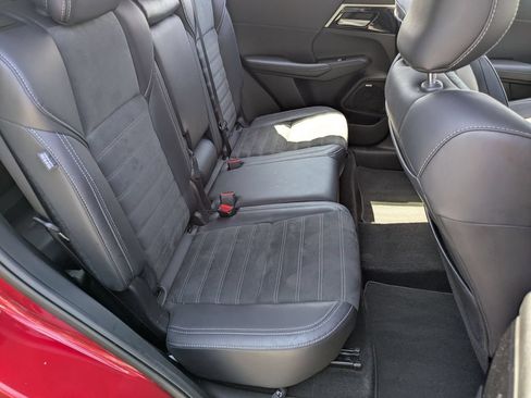 Used 2025 Mitsubishi Outlander SE FWD image 29