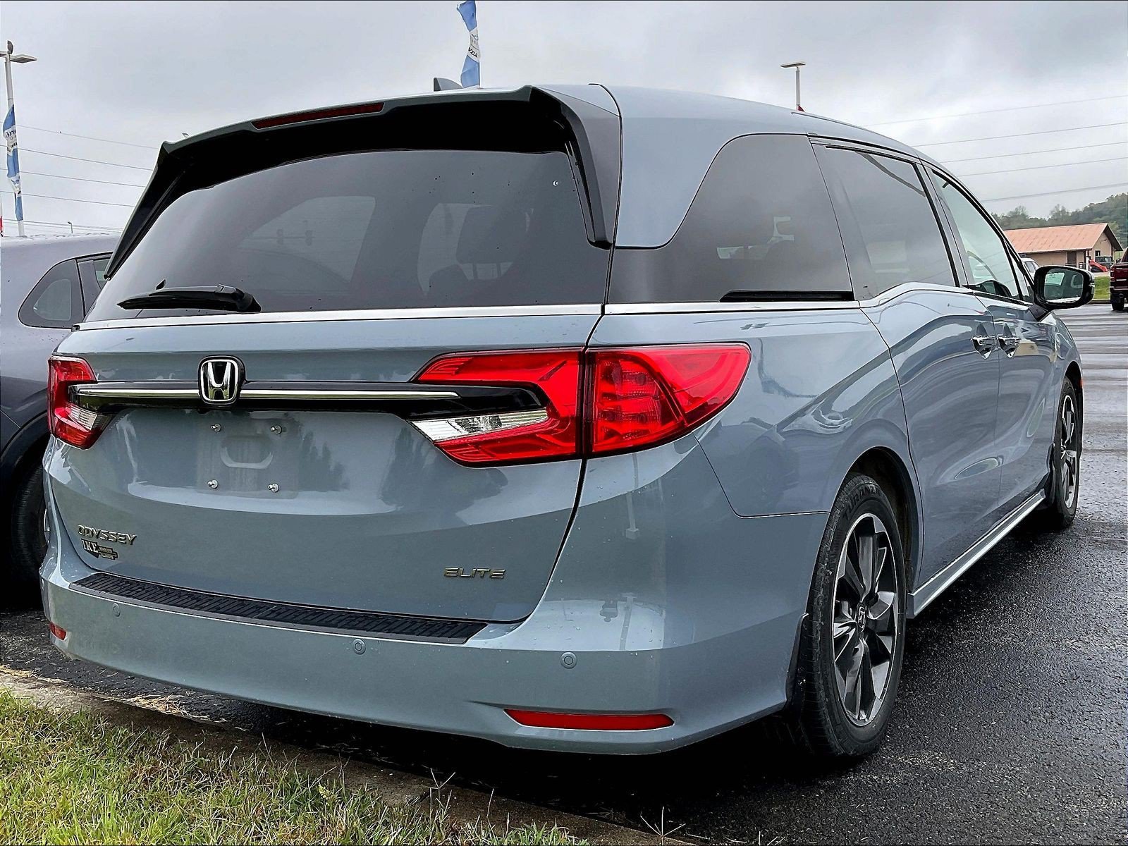 Used 2024 Honda Odyssey Elite image 2