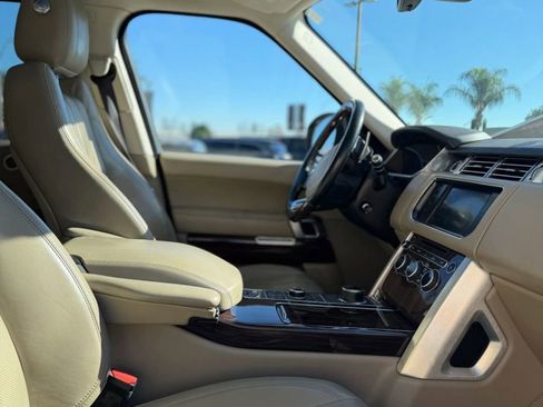 Used 2015 Land Rover Range Rover HSE image 12