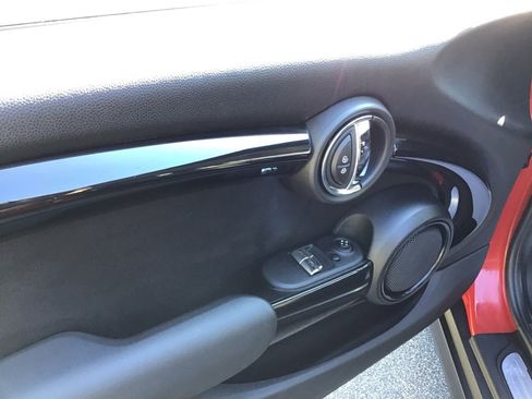 Used 2020 MINI Cooper SE w/ 6.5" Touchscreen Package image 32