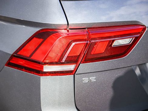 Used 2022 Volkswagen Tiguan SE image 9