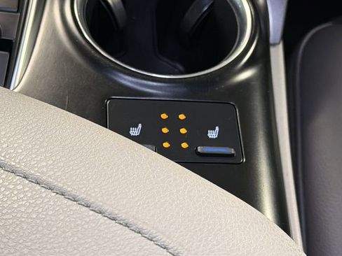 Used 2018 Toyota Camry XLE image 21