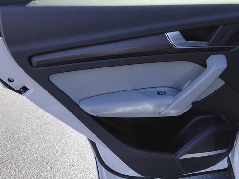 Certified 2025 Audi Q5 2.0T Premium Plus image 20