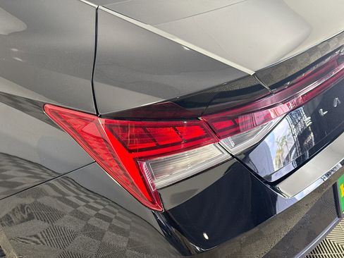 Used 2021 Hyundai Elantra Limited image 36