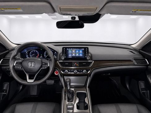 Used 2018 Honda Accord EX image 16