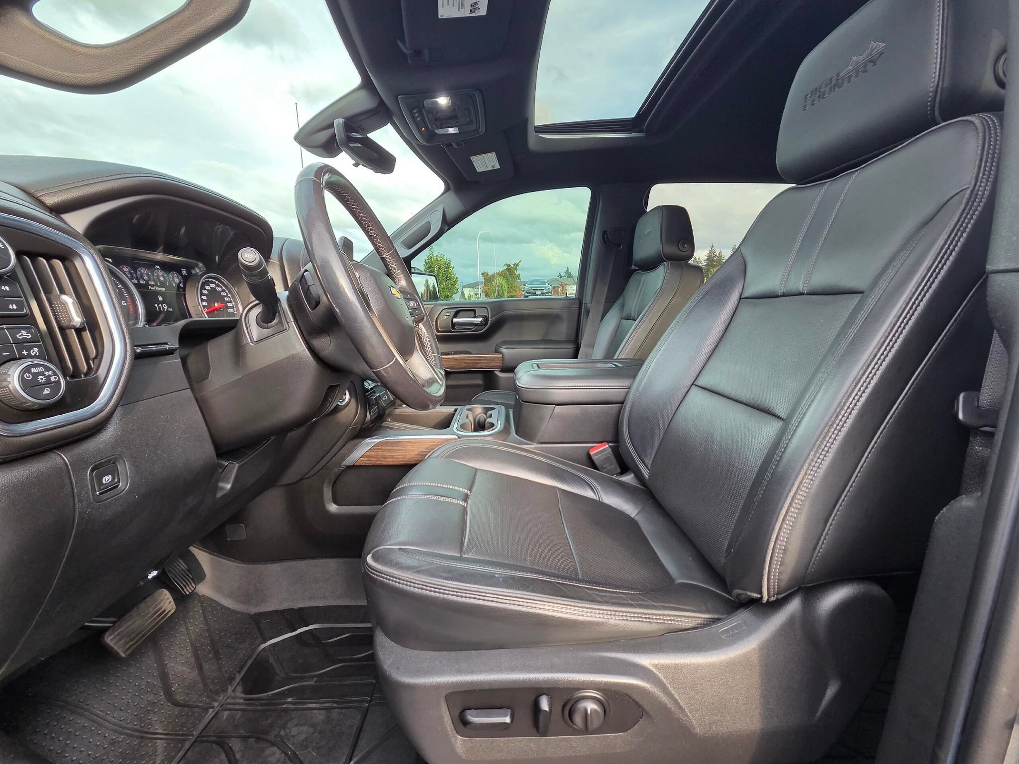 Used 2021 Chevrolet Silverado 1500 High Country w/ Technology Package AWD/4WD image 29