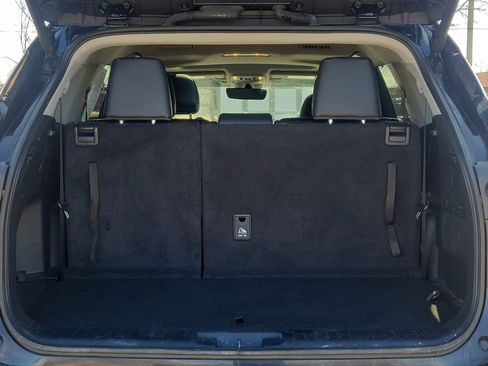 Used 2024 Toyota Highlander XLE image 7