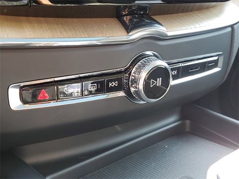 New 2026 Volvo XC60 B5 Plus w/ Protection Package Premier image 18
