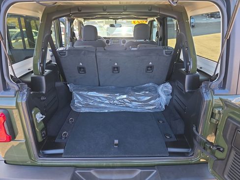 Used 2023 Jeep Wrangler Willys image 16