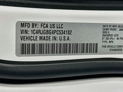 Used 2023 Jeep Grand Cherokee Limited w/ Black Appearance Package RWD image 31