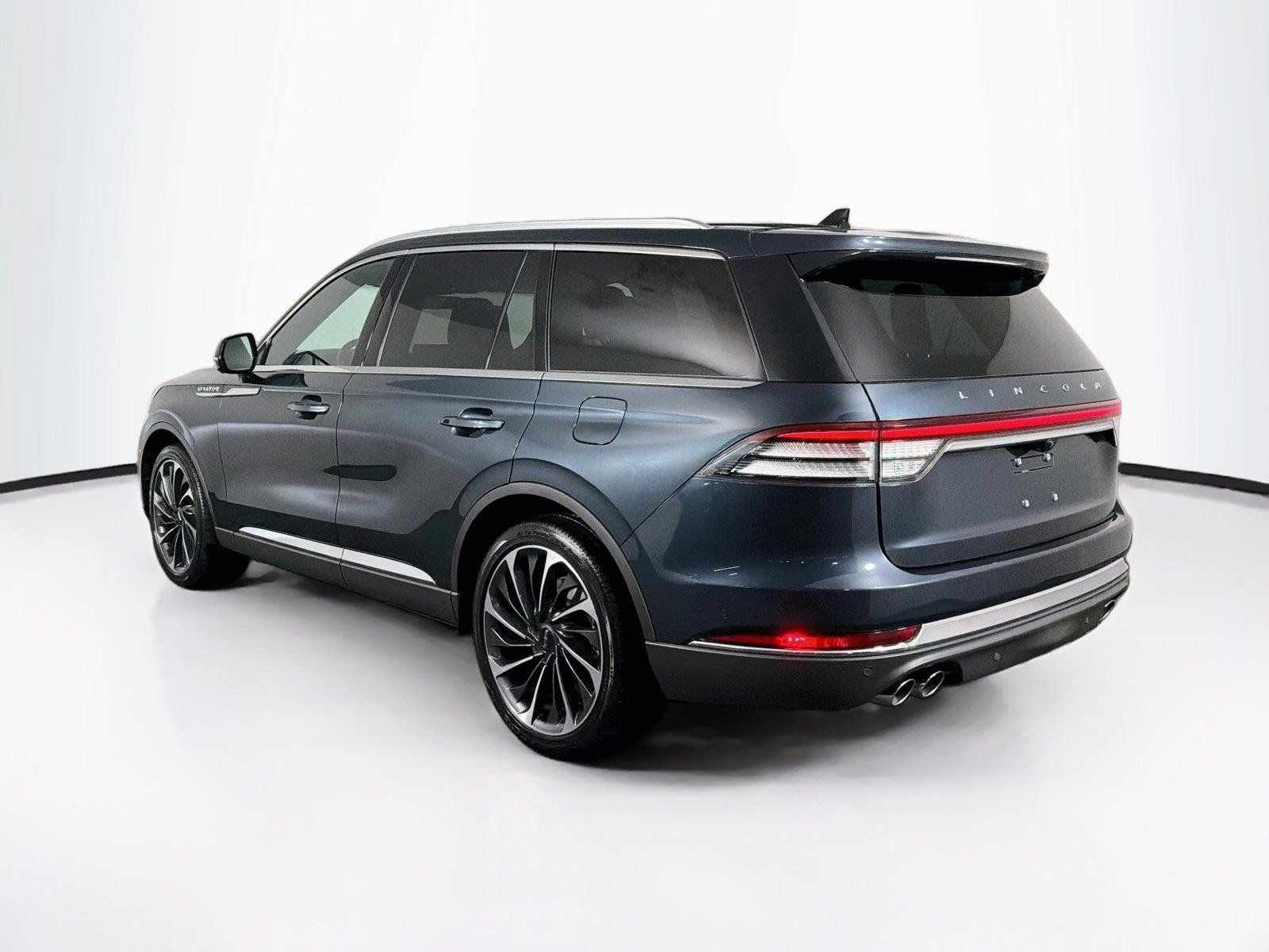 Used 2023 Lincoln Aviator Reserve w/ Equipment Group 201A AWD/4WD image 9