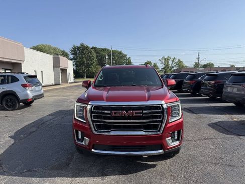 Used 2021 GMC Yukon XL SLT w/ SLT Premium Package AWD/4WD image 2
