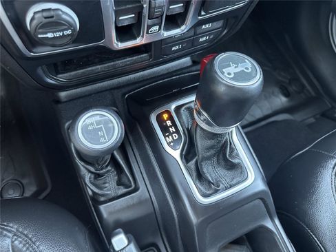 Used 2019 Jeep Wrangler Unlimited Sahara AWD/4WD image 29