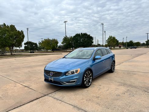 Used 2015 Volvo V60 T5 Platinum image 4
