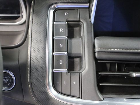 Used 2024 GMC Yukon XL SLT w/ SLT Luxury Package image 62