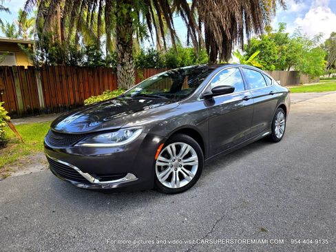 Used 2015 Chrysler 200 Limited w/ Convenience Group FWD image 4
