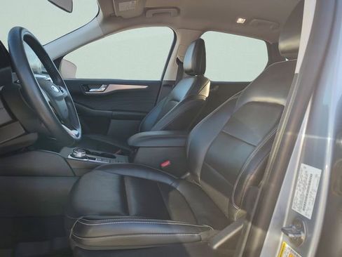 Used 2022 Ford Escape Titanium image 28