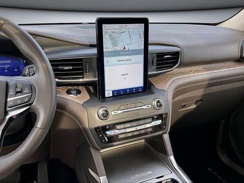 Used 2020 Ford Explorer Platinum w/ Premium Technology Package image 10