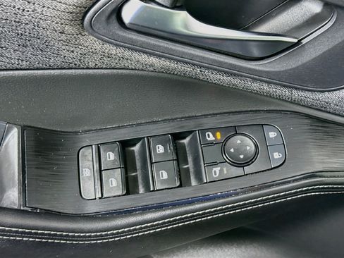 Used 2022 Nissan Rogue SV FWD image 24