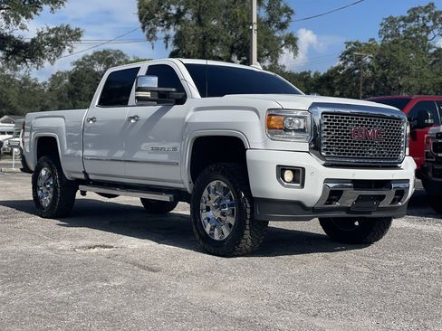 Used 2016 GMC Sierra 2500 Denali w/ Duramax Plus Package AWD/4WD image 12