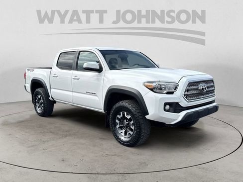 Used 2017 Toyota Tacoma TRD Off-Road w/ Tow Package (A/T) image 7