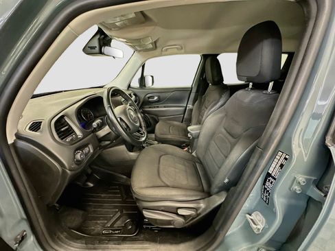Used 2017 Jeep Renegade Altitude FWD image 13