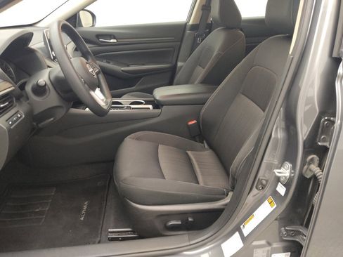 Used 2024 Nissan Altima 2.5 SV image 17