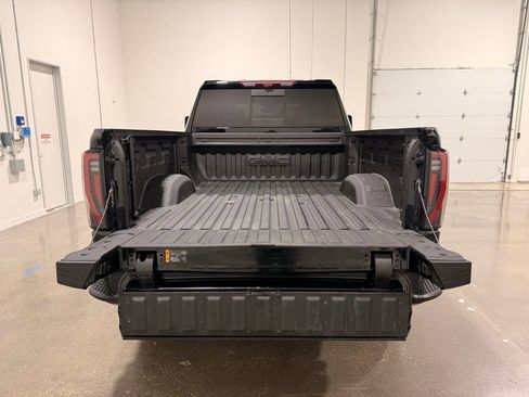 Used 2025 GMC Sierra 2500 AT4X image 9