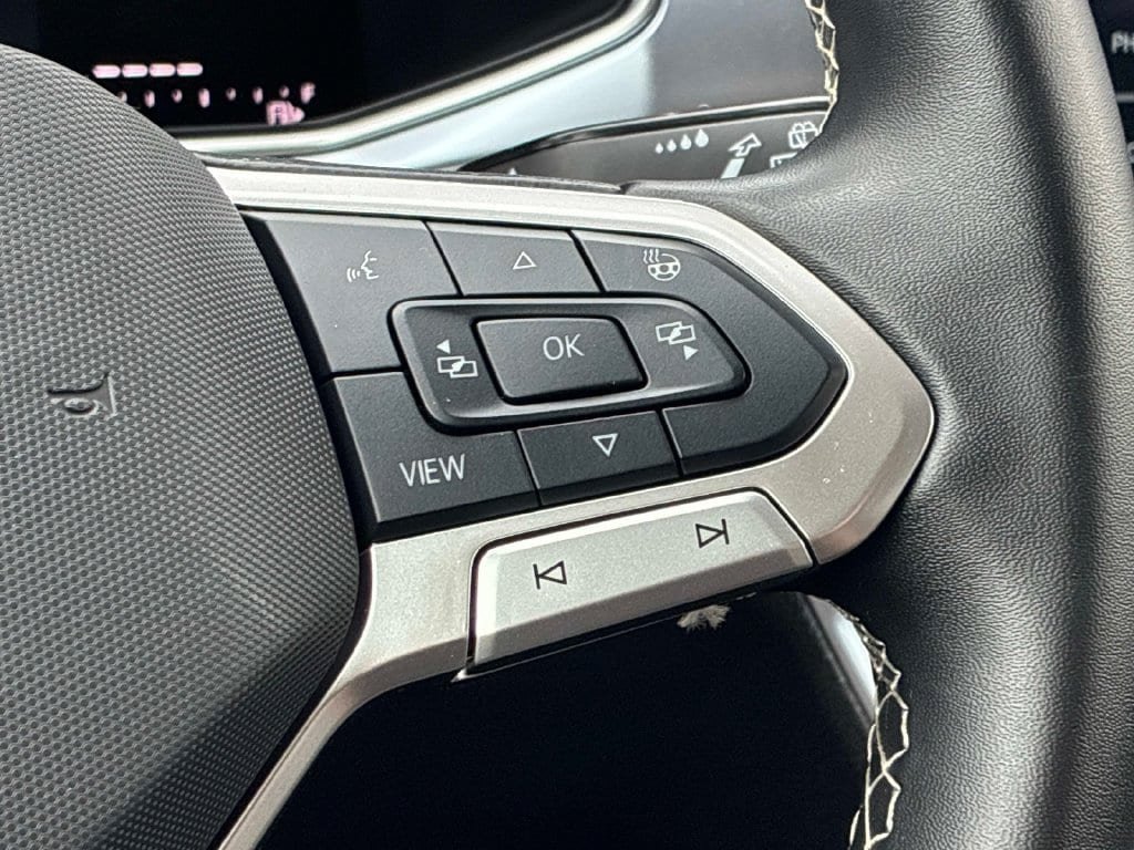 Certified 2025 Volkswagen Taos SE AWD/4WD image 23