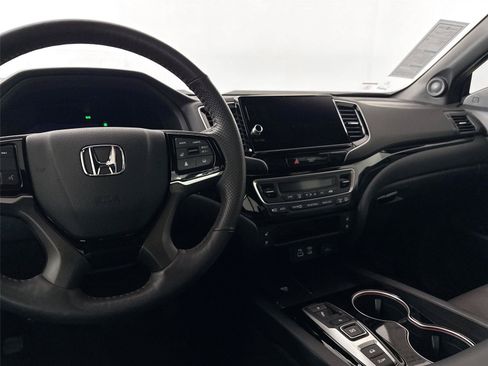 Used 2025 Honda Ridgeline Black Edition image 32