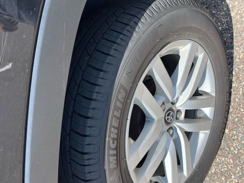 Certified 2016 Toyota Highlander LE AWD/4WD image 9