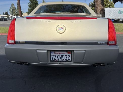 Used 2007 Cadillac DTS w/ Trunk Convenience Package FWD image 11