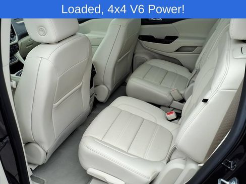 Used 2023 GMC Acadia Denali w/ Denali Ultimate Package AWD/4WD image 17