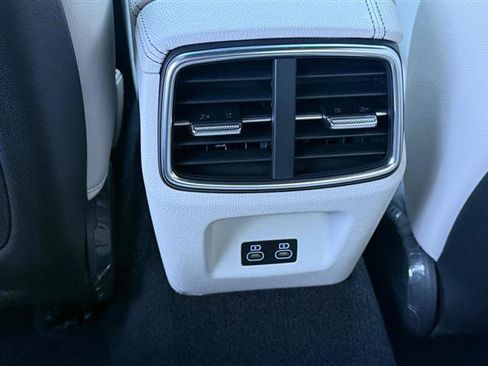 Used 2025 Genesis G70 2.5T image 17