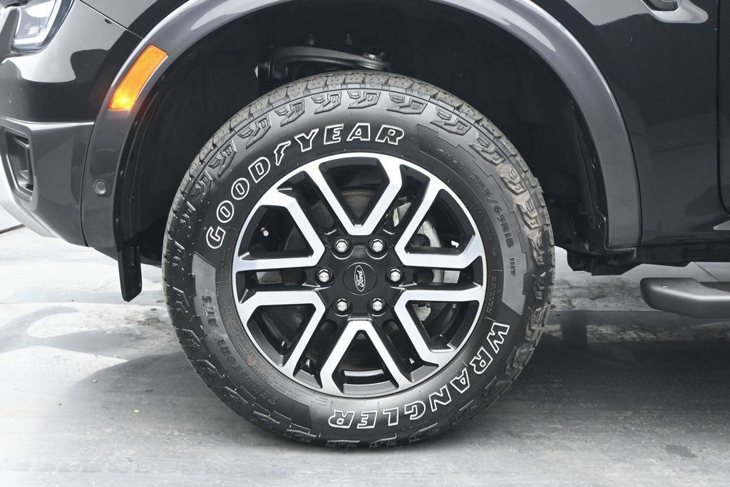 Used 2024 Ford Ranger Lariat w/ FX4 Off-Road Package AWD/4WD image 23